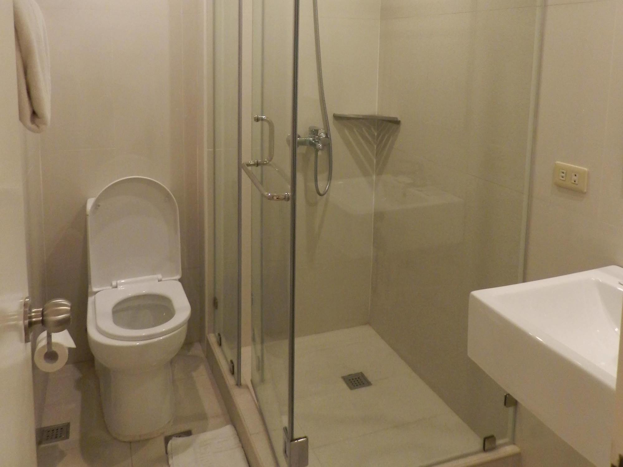 Salcedo Suites Макати Экстерьер фото