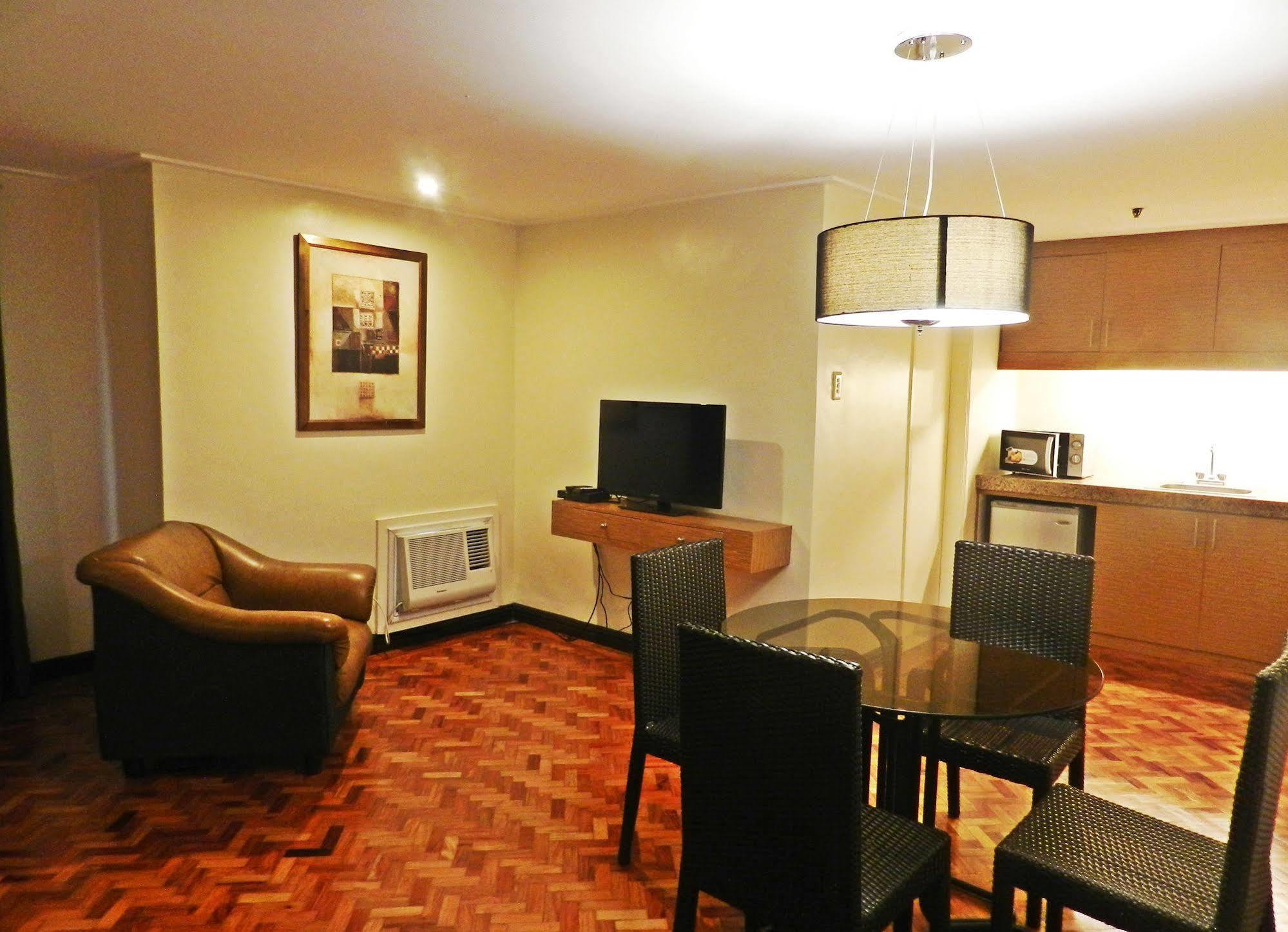 Salcedo Suites Макати Экстерьер фото